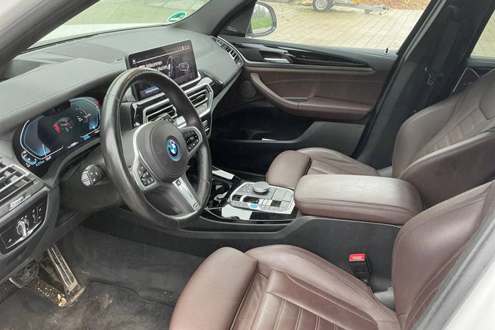 Hvid BMW iX3 fra 2024