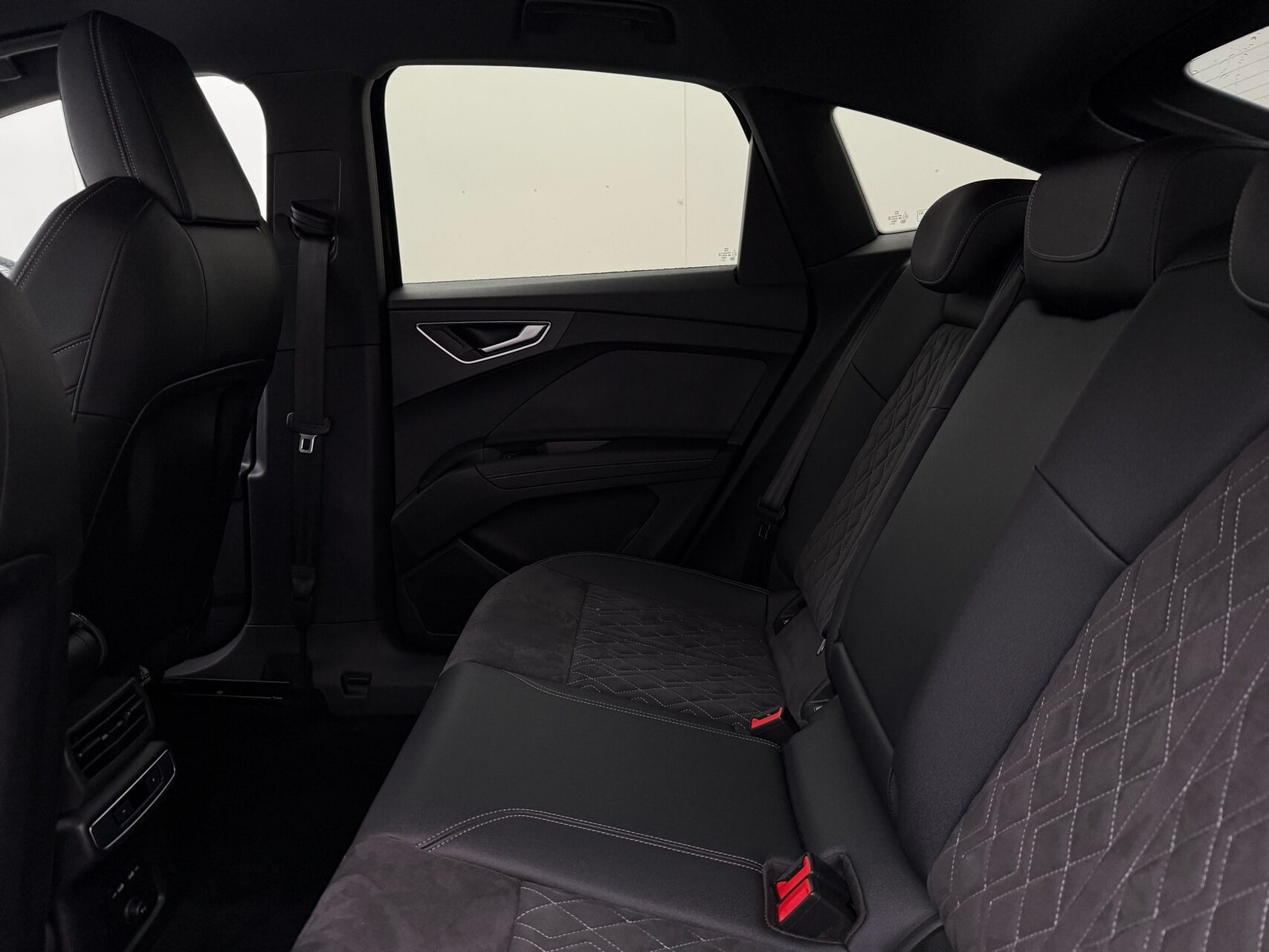Sort Audi Q4 fra 2024