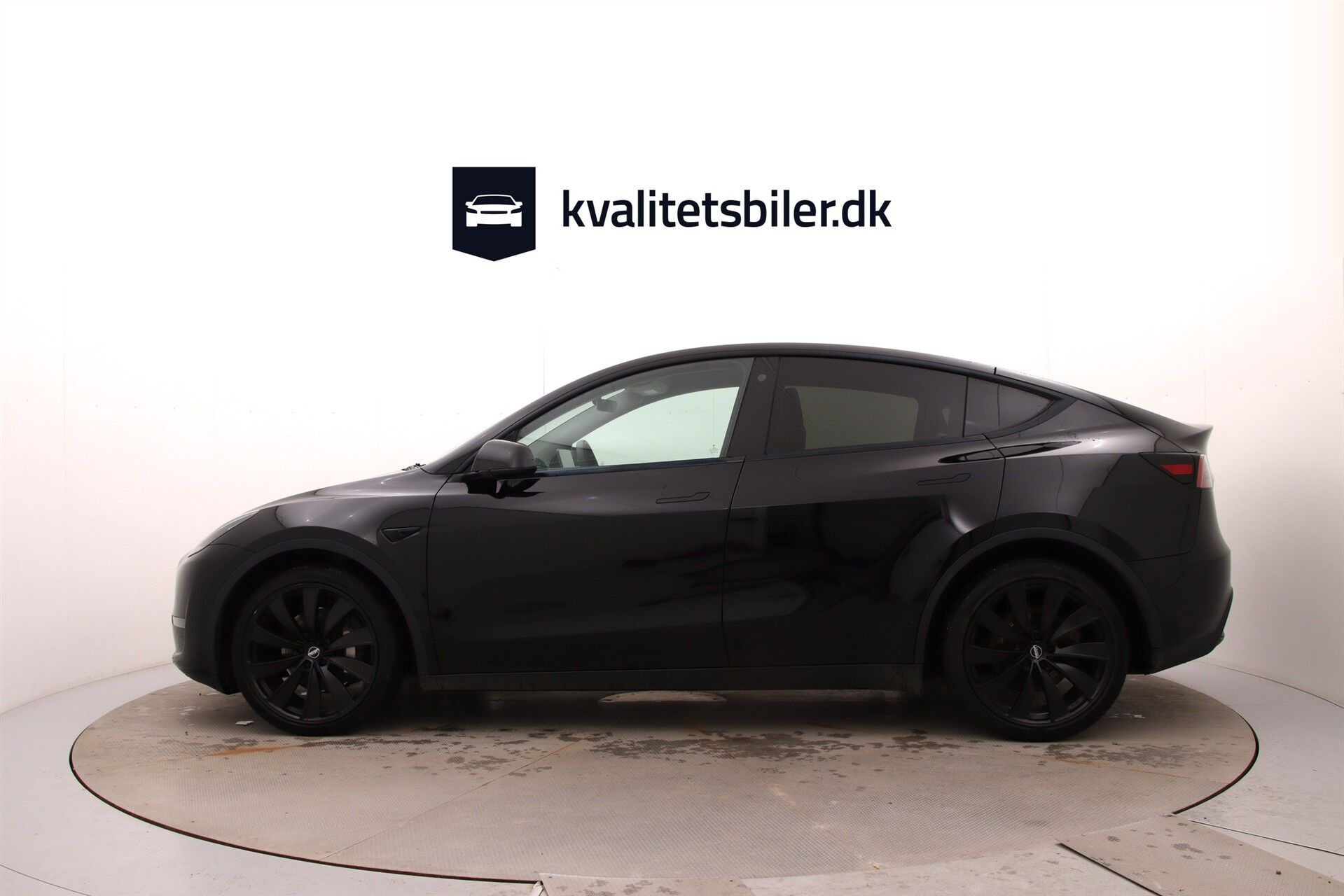 Sort Tesla Model Y fra 2022