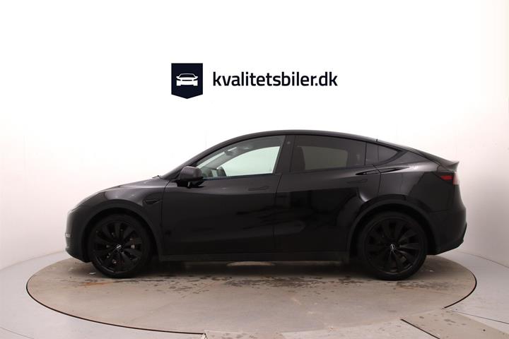 Sort Tesla Model Y fra 2022
