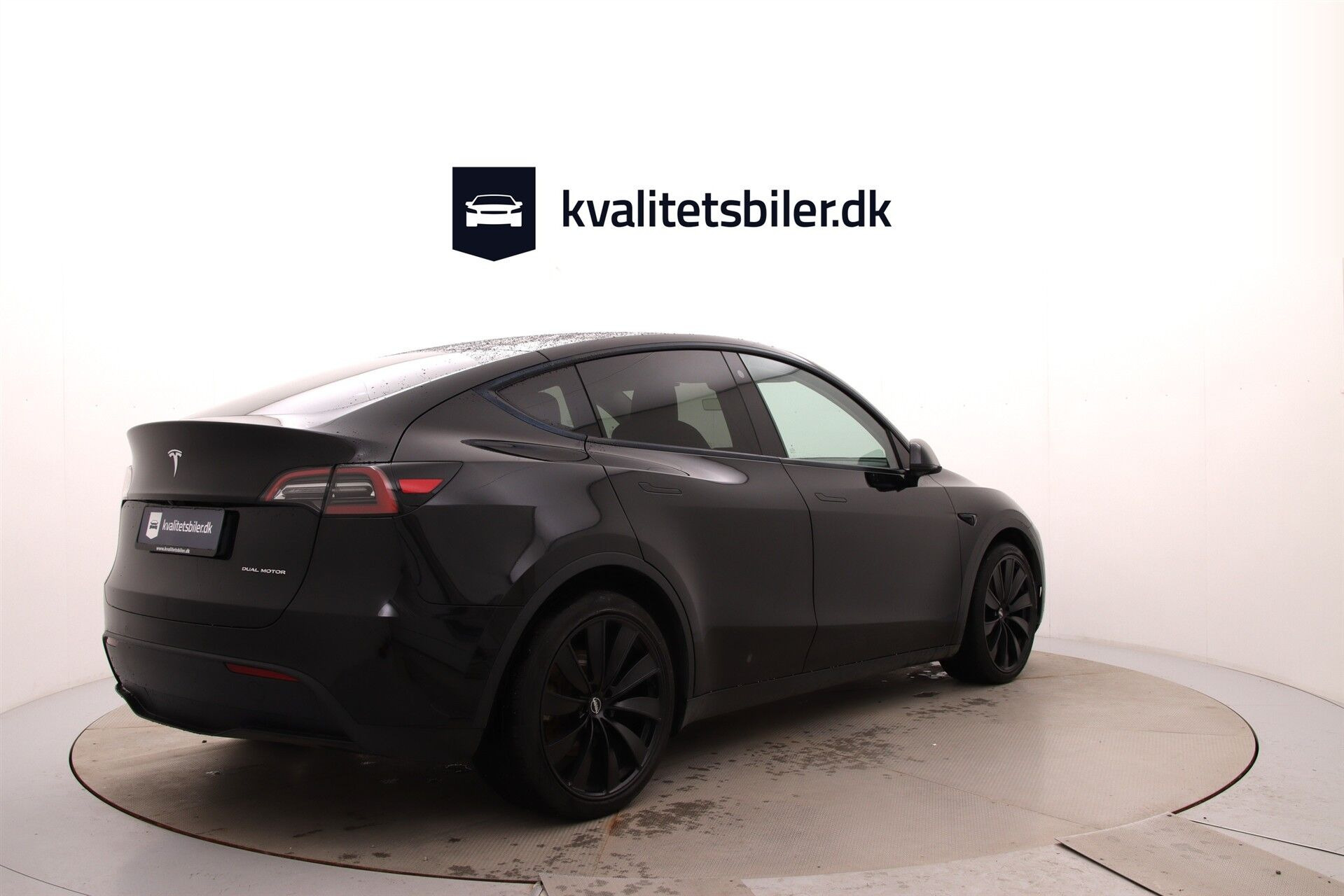 Sort Tesla Model Y fra 2022