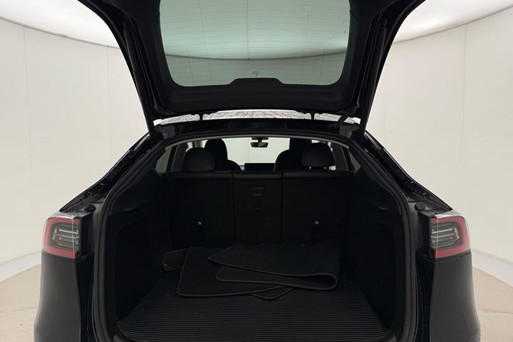 Sort Tesla Model Y fra 2022