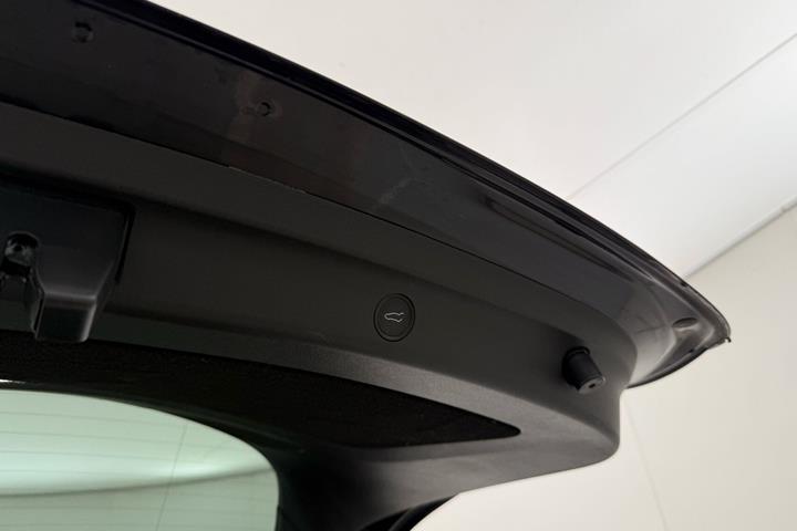 Sort Tesla Model Y fra 2022