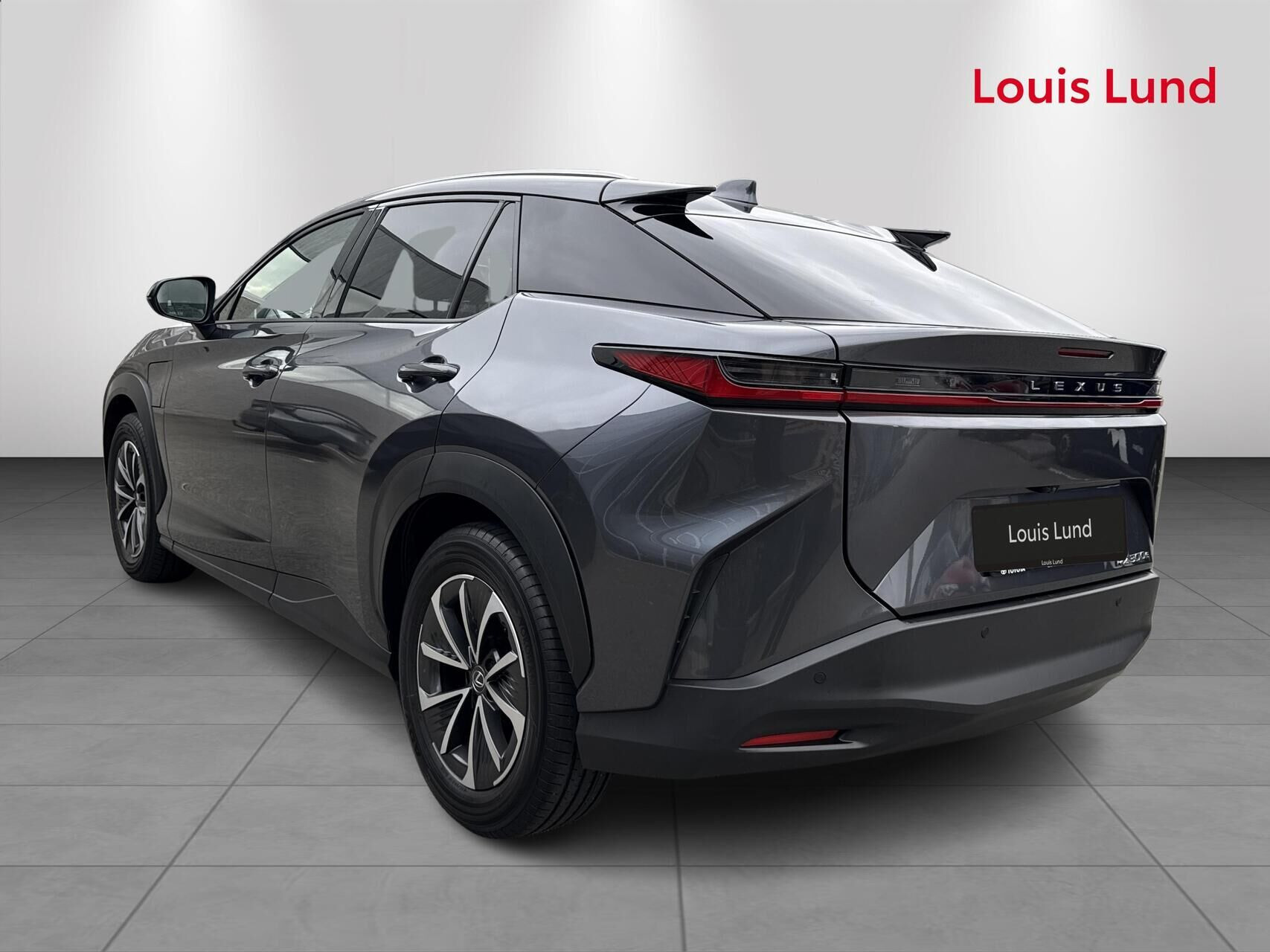 Grå Lexus RZ fra 2025