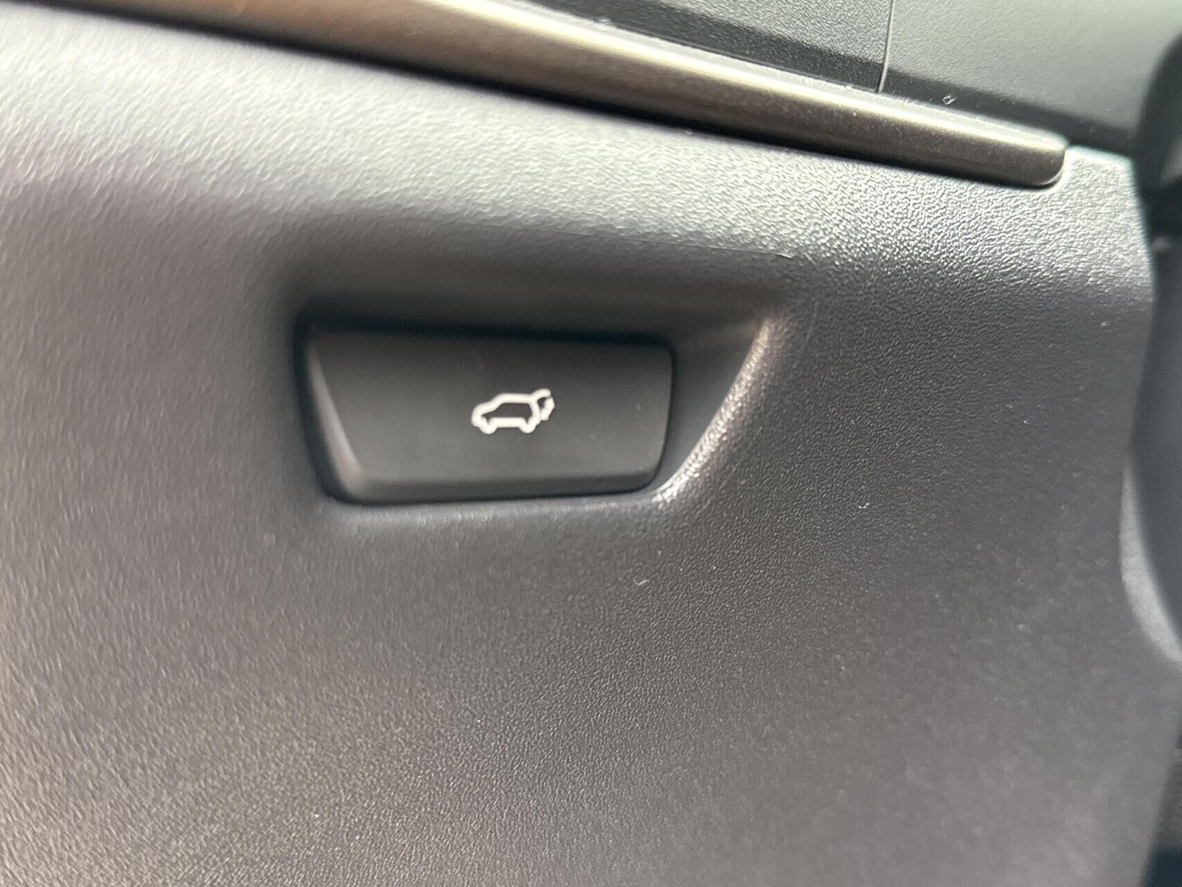 Grå Lexus RZ fra 2025