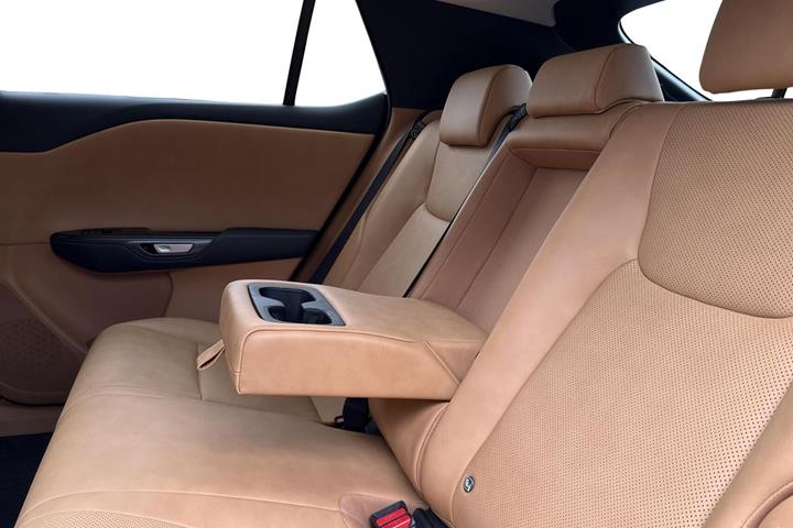 Grå Lexus RZ fra 2025