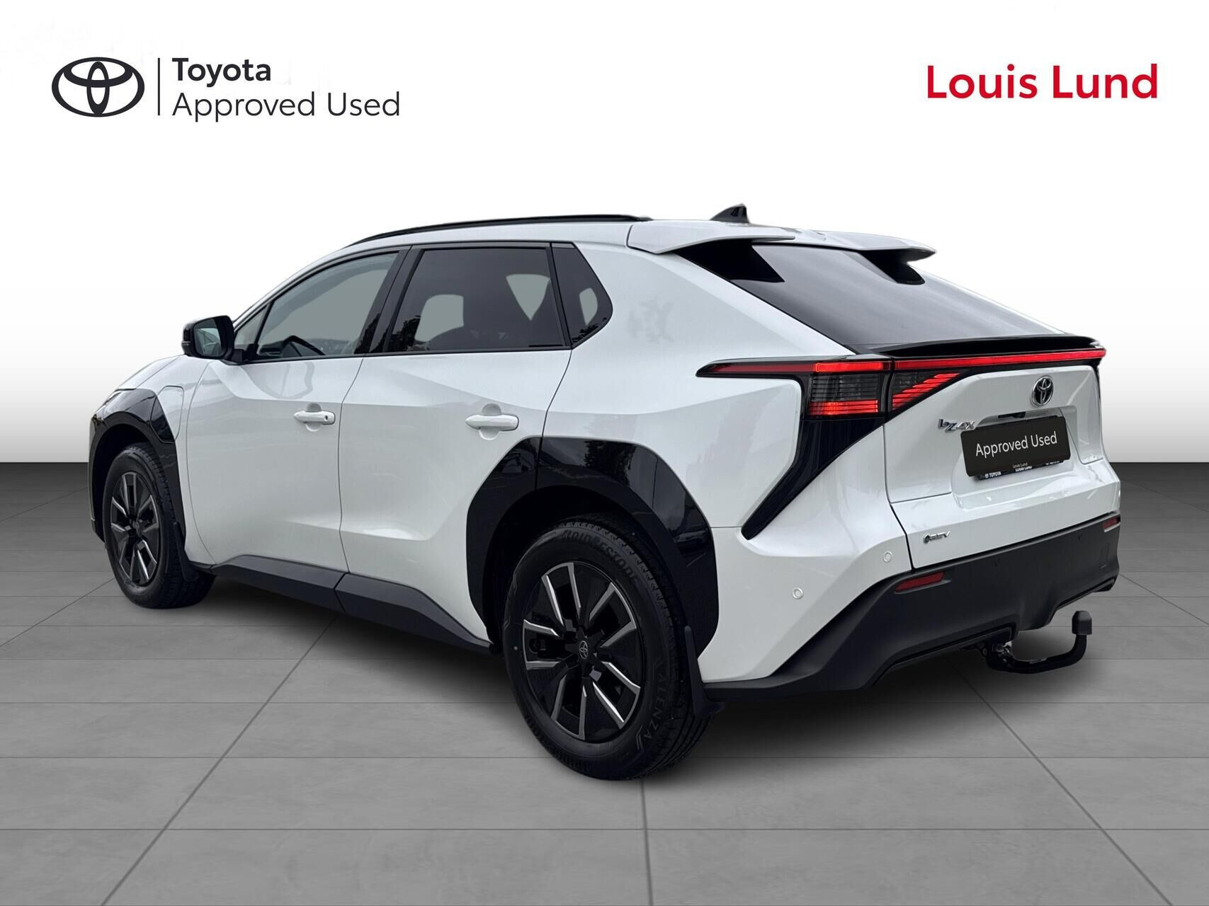 Hvid Toyota BZ4X fra 2026