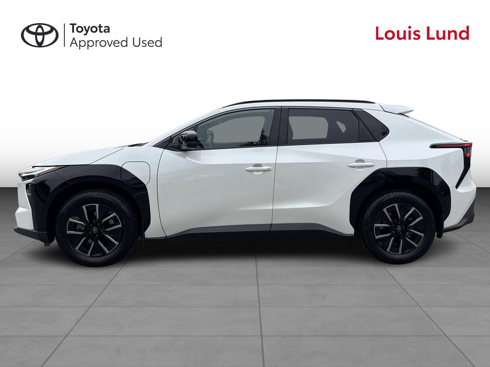 Hvid Toyota BZ4X fra 2026