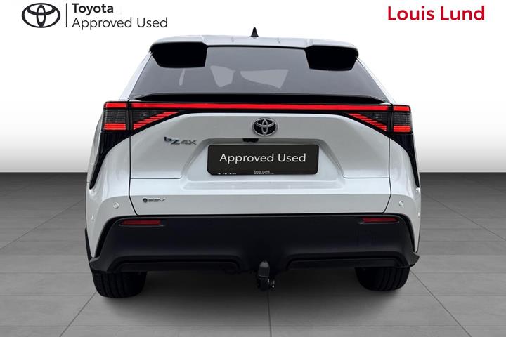 Hvid Toyota BZ4X fra 2026