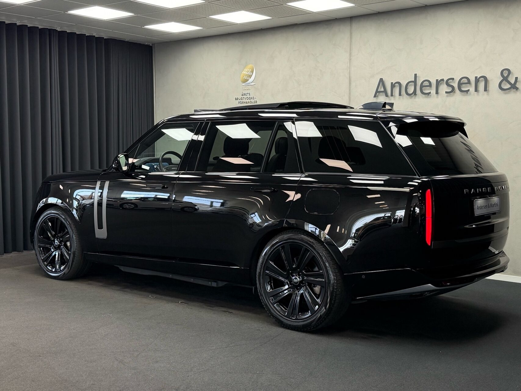Sort Land Rover Range Rover fra 2023