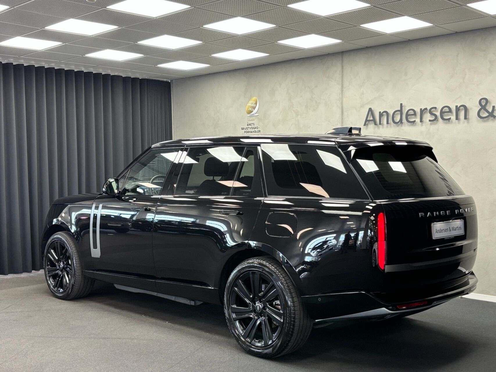 Sort Land Rover Range Rover fra 2023