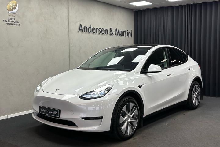 Hvid Tesla Model Y fra 2023