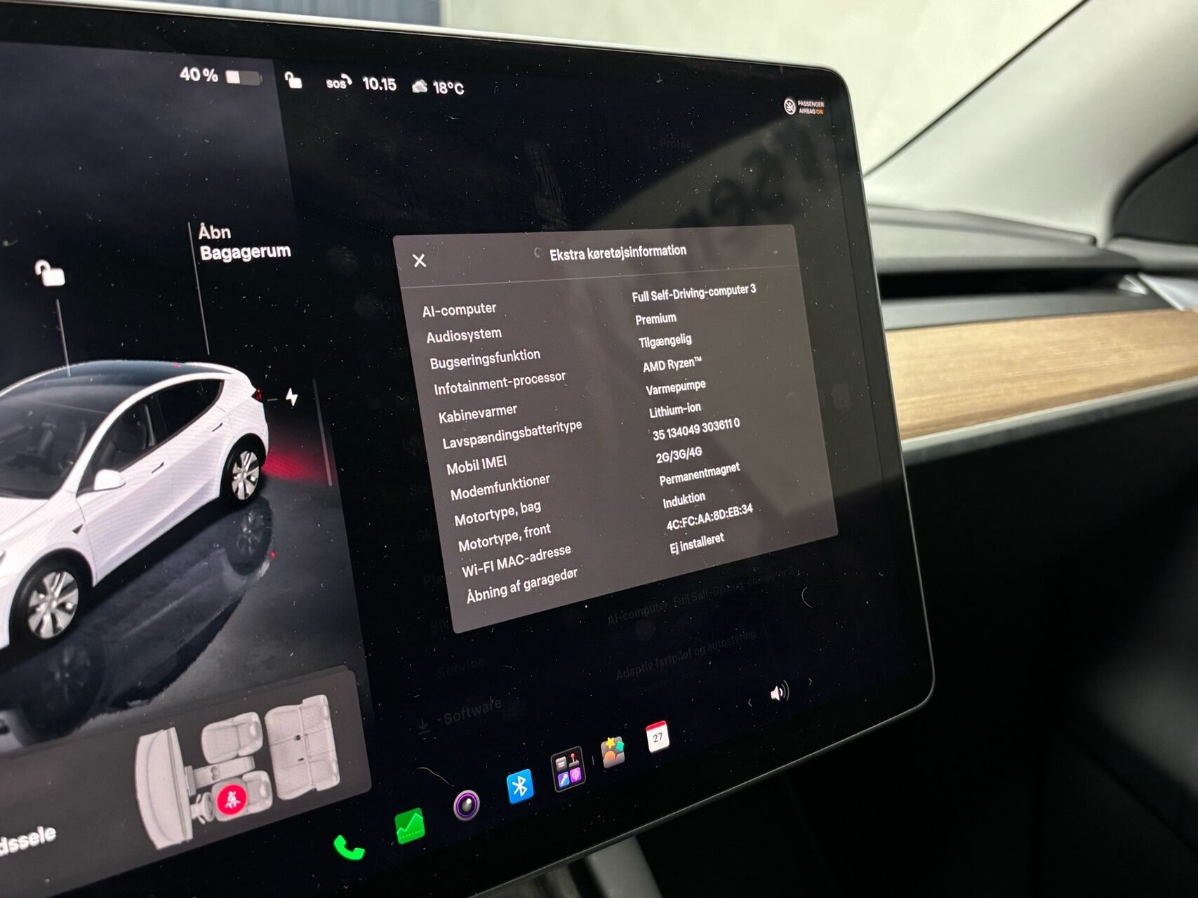 Hvid Tesla Model Y fra 2023