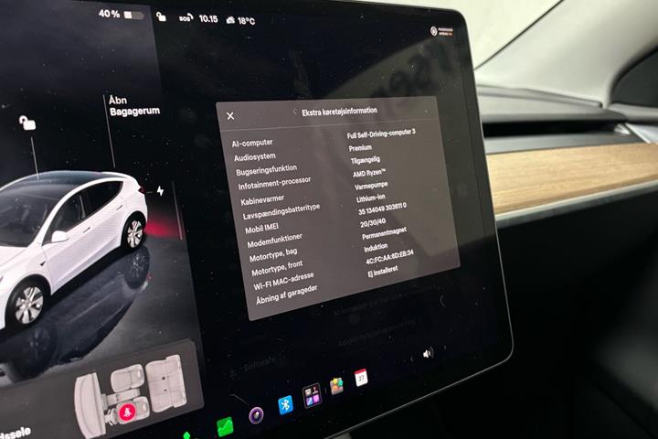 Hvid Tesla Model Y fra 2023