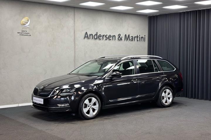 Sort Skoda Octavia fra 2019