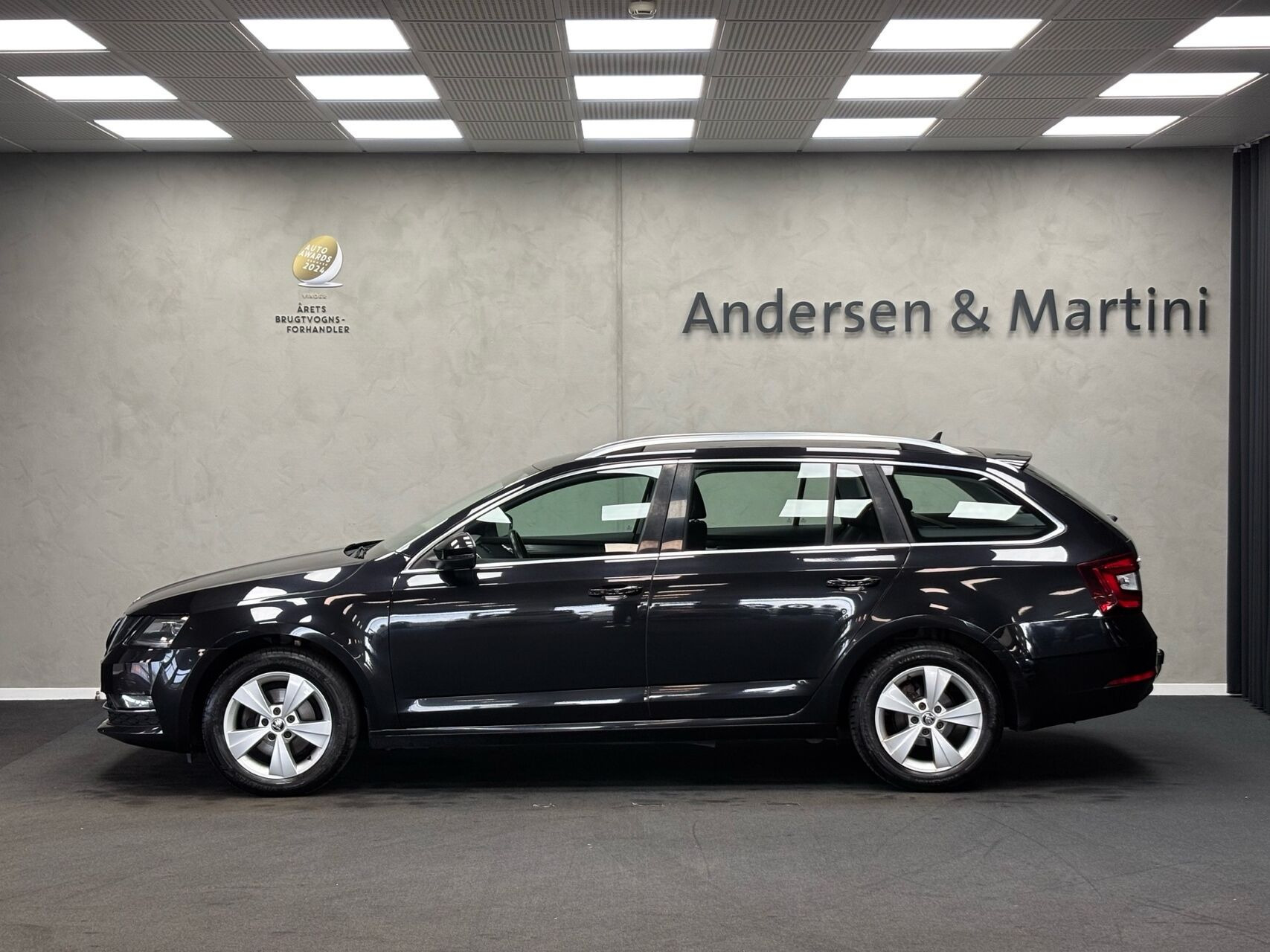 Sort Skoda Octavia fra 2019