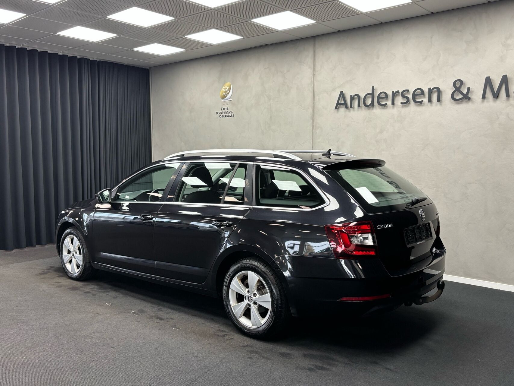 Sort Skoda Octavia fra 2019