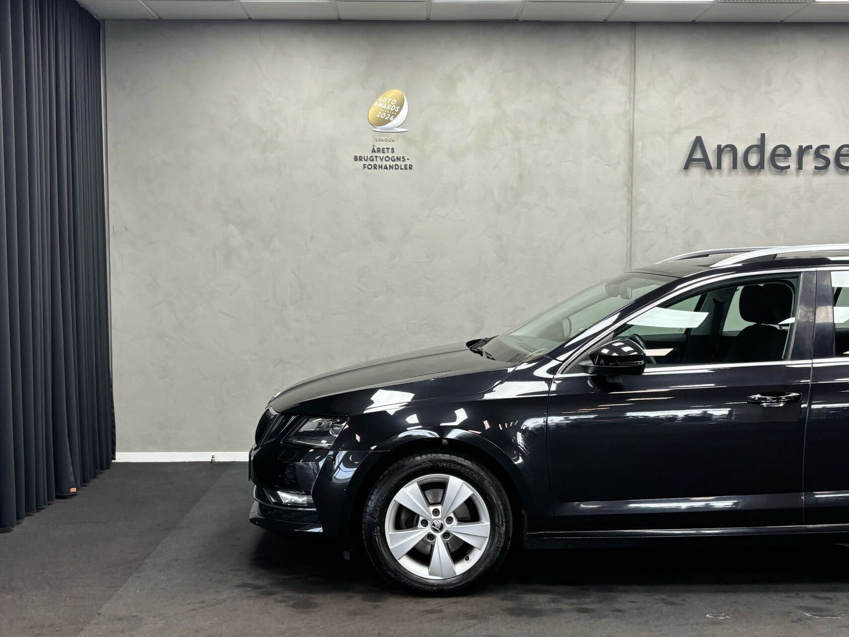 Sort Skoda Octavia fra 2019