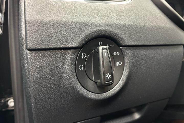 Sort Skoda Octavia fra 2019
