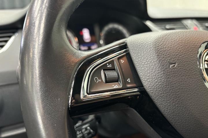 Sort Skoda Octavia fra 2019