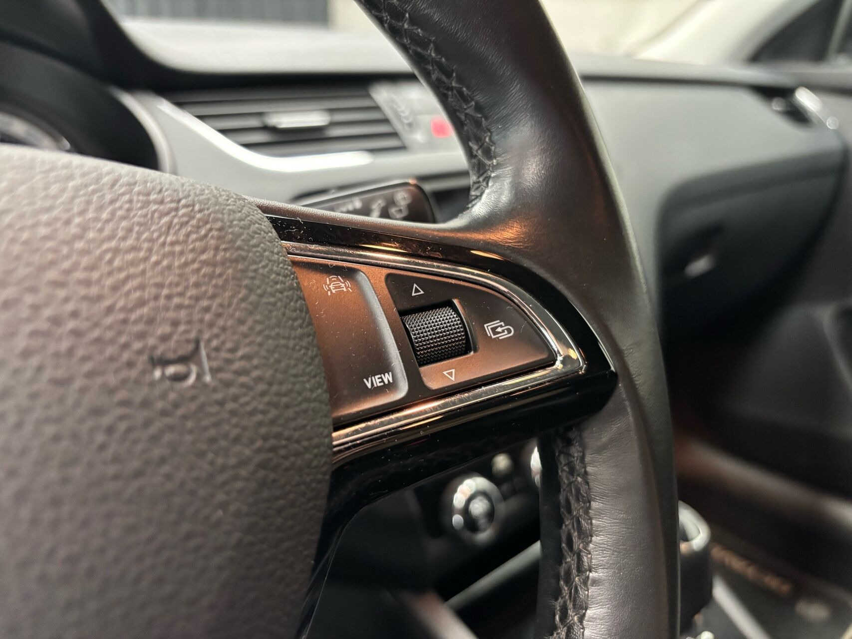 Sort Skoda Octavia fra 2019