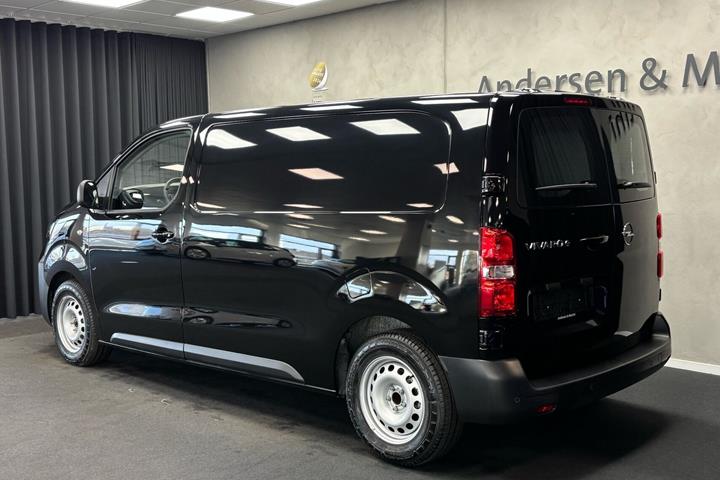 Sort Opel Vivaro-e fra 2025