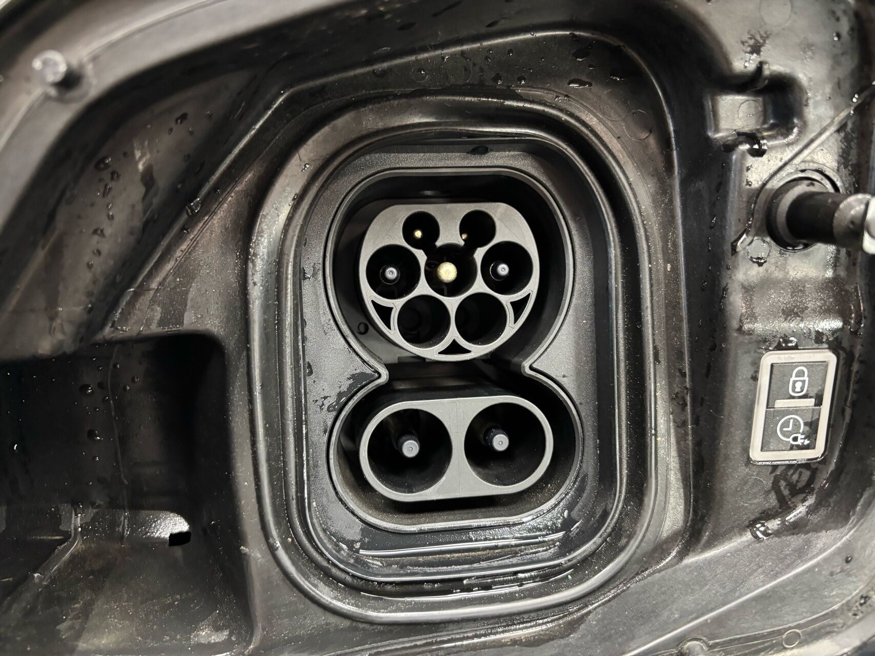 Sort Opel Vivaro-e fra 2025