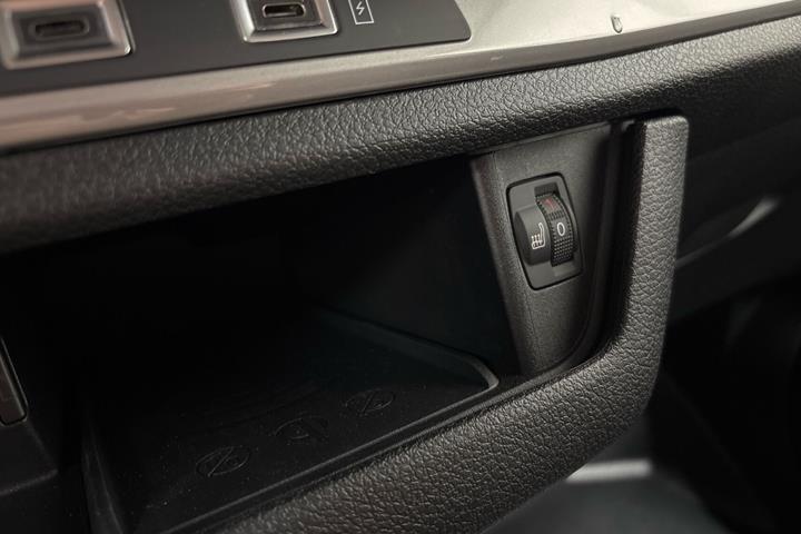 Sort Opel Vivaro-e fra 2025