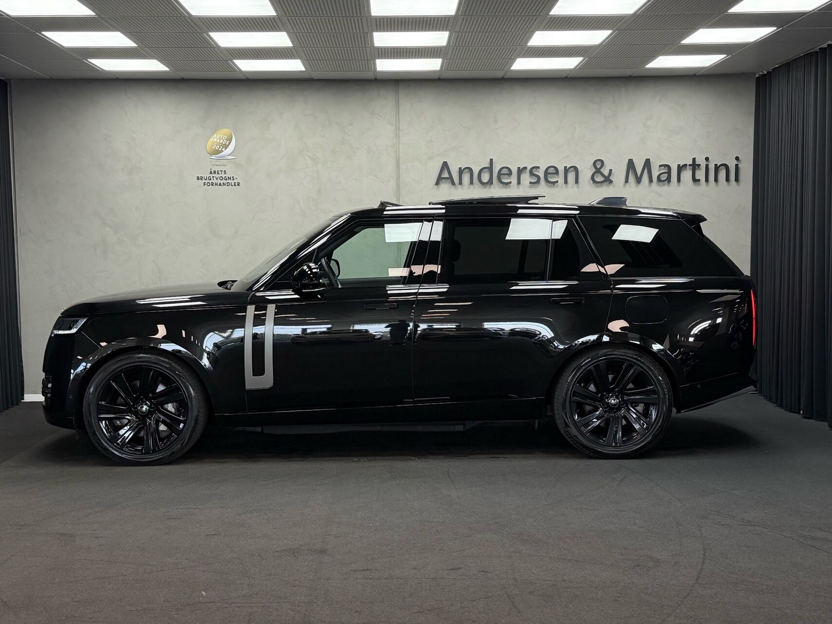 Sort Land Rover Range Rover fra 2023
