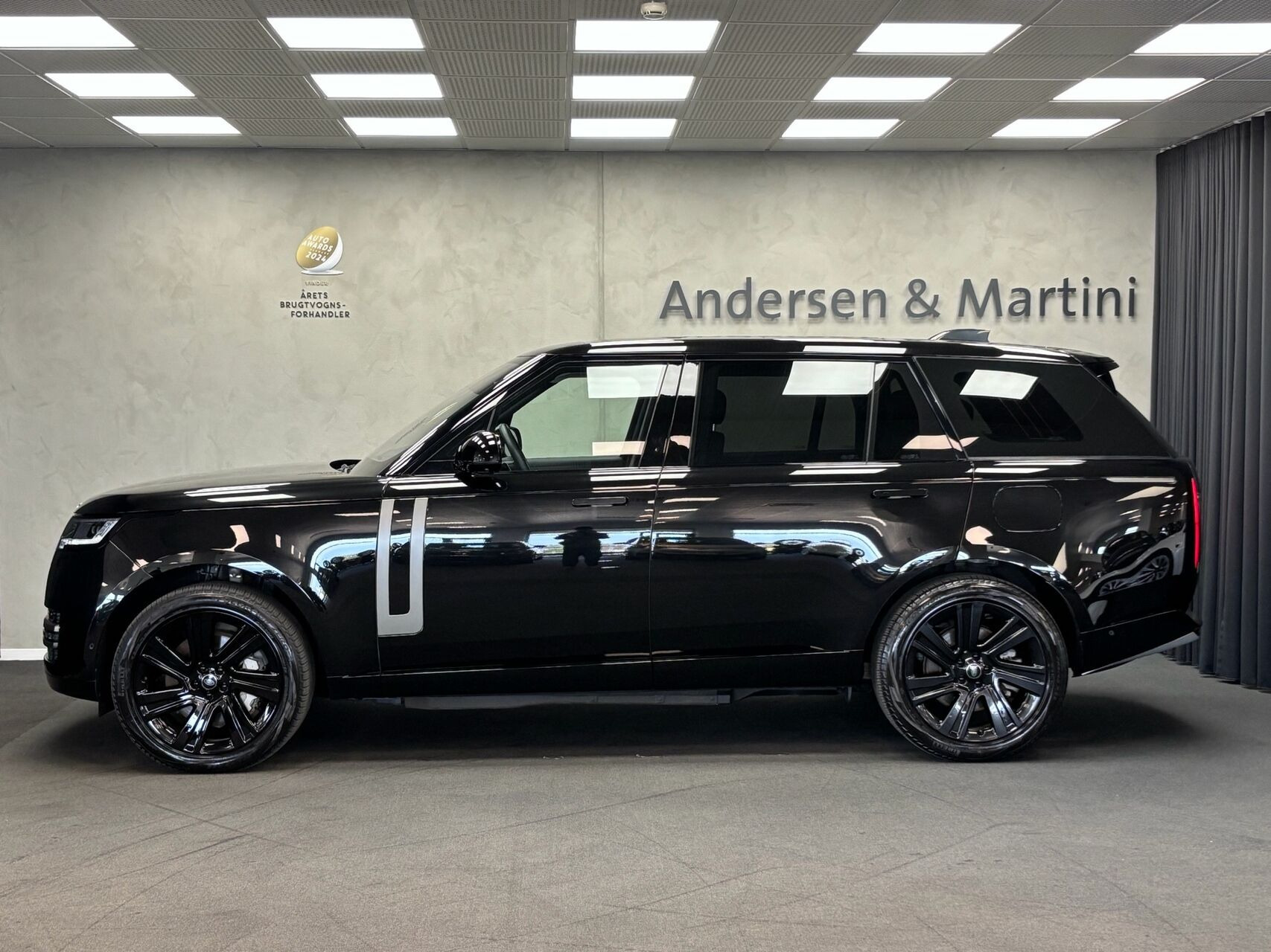 Sort Land Rover Range Rover fra 2023