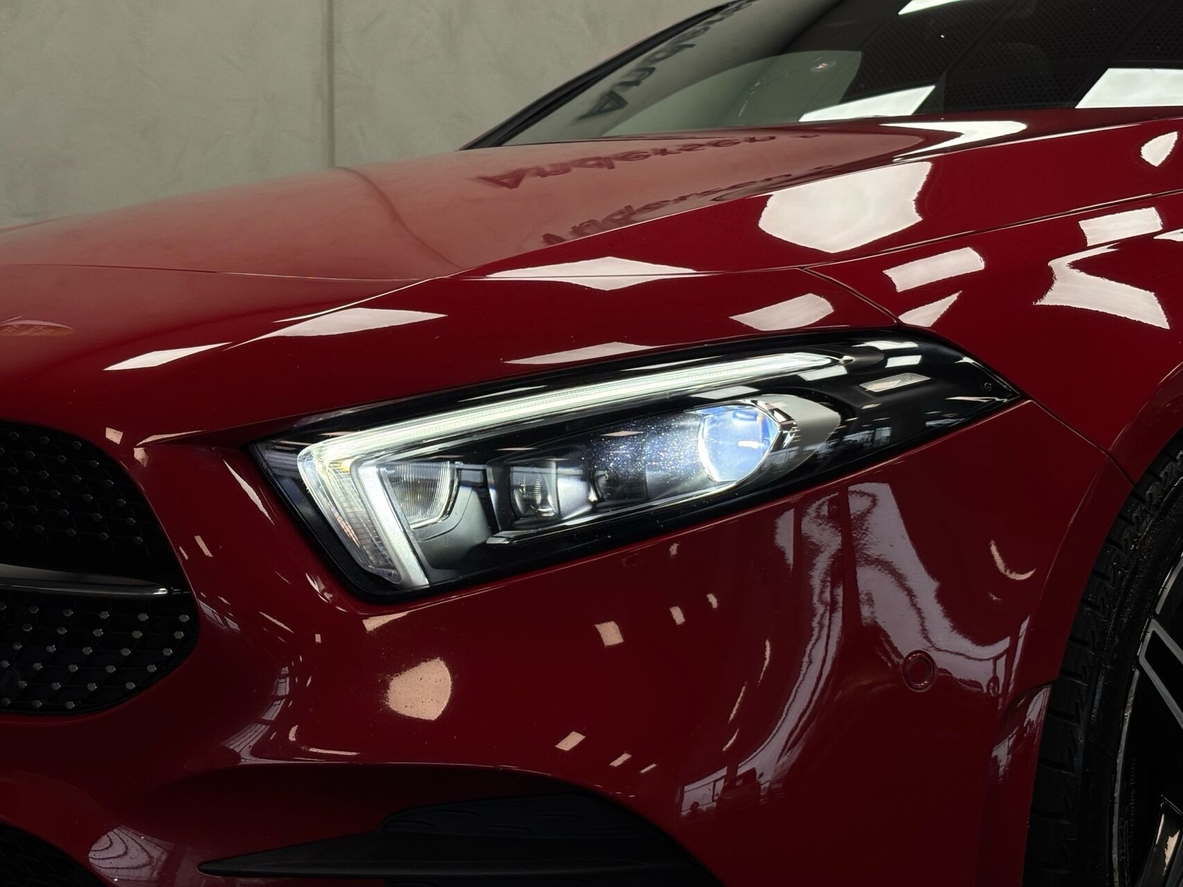 Rød Mercedes A180 d fra 2019