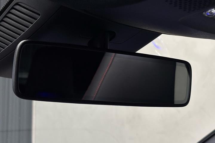 Rød Mercedes A180 d fra 2019