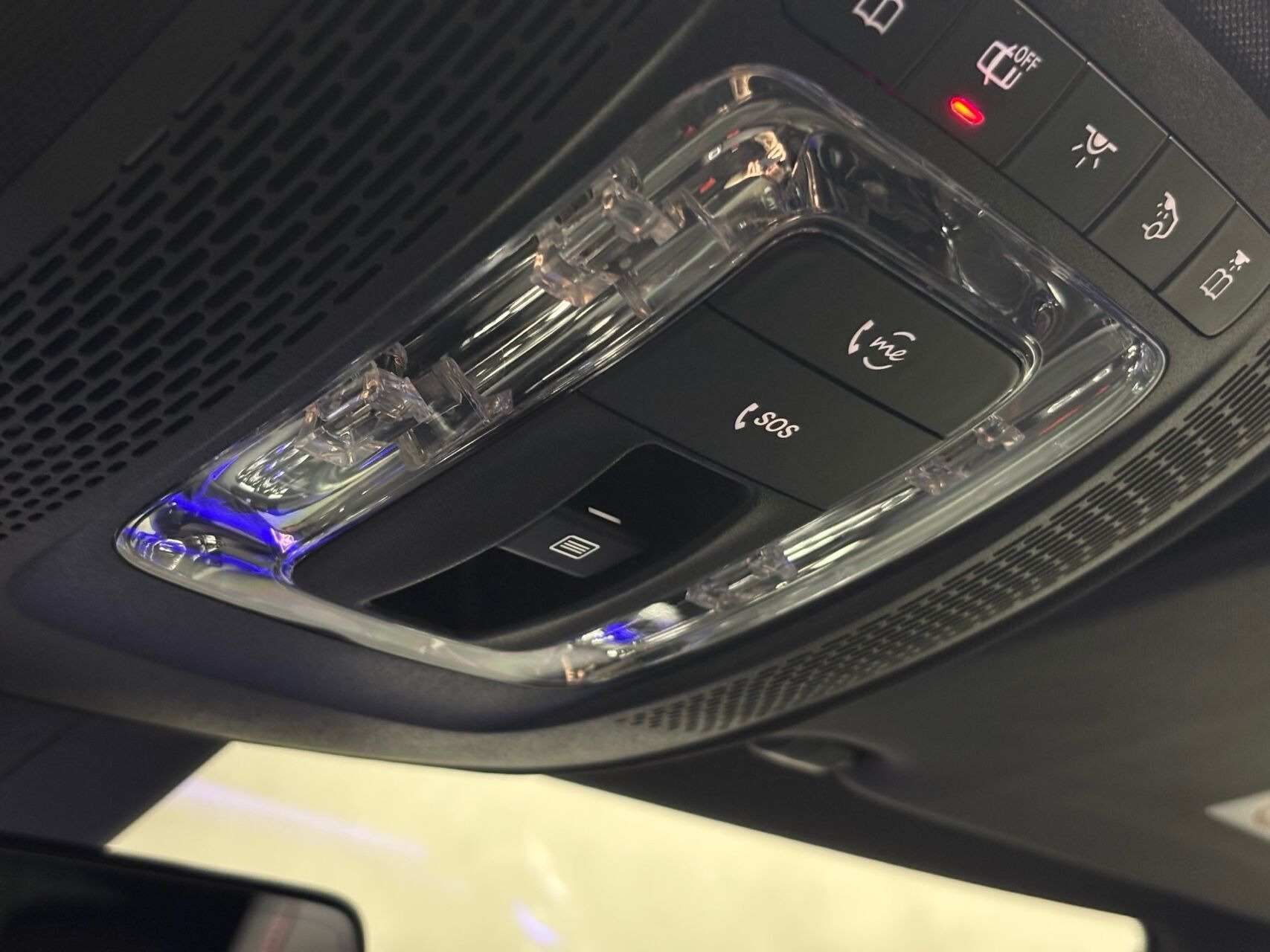 Rød Mercedes A180 d fra 2019