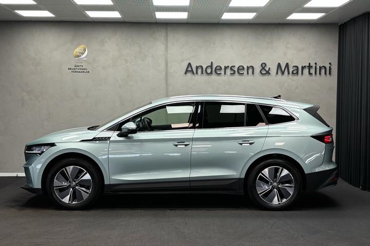 Grå Skoda Enyaq fra 2023