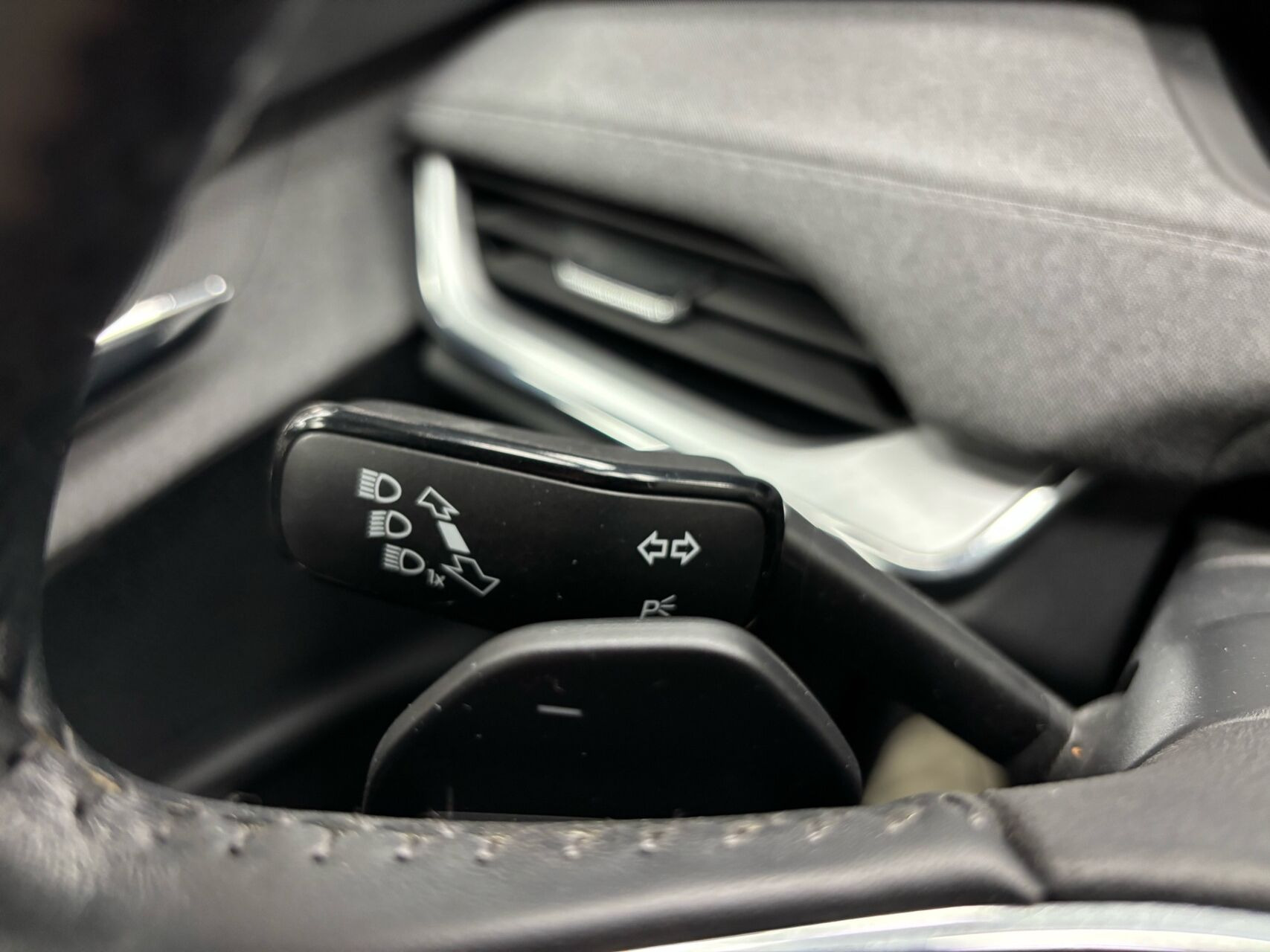 Grå Skoda Enyaq fra 2023
