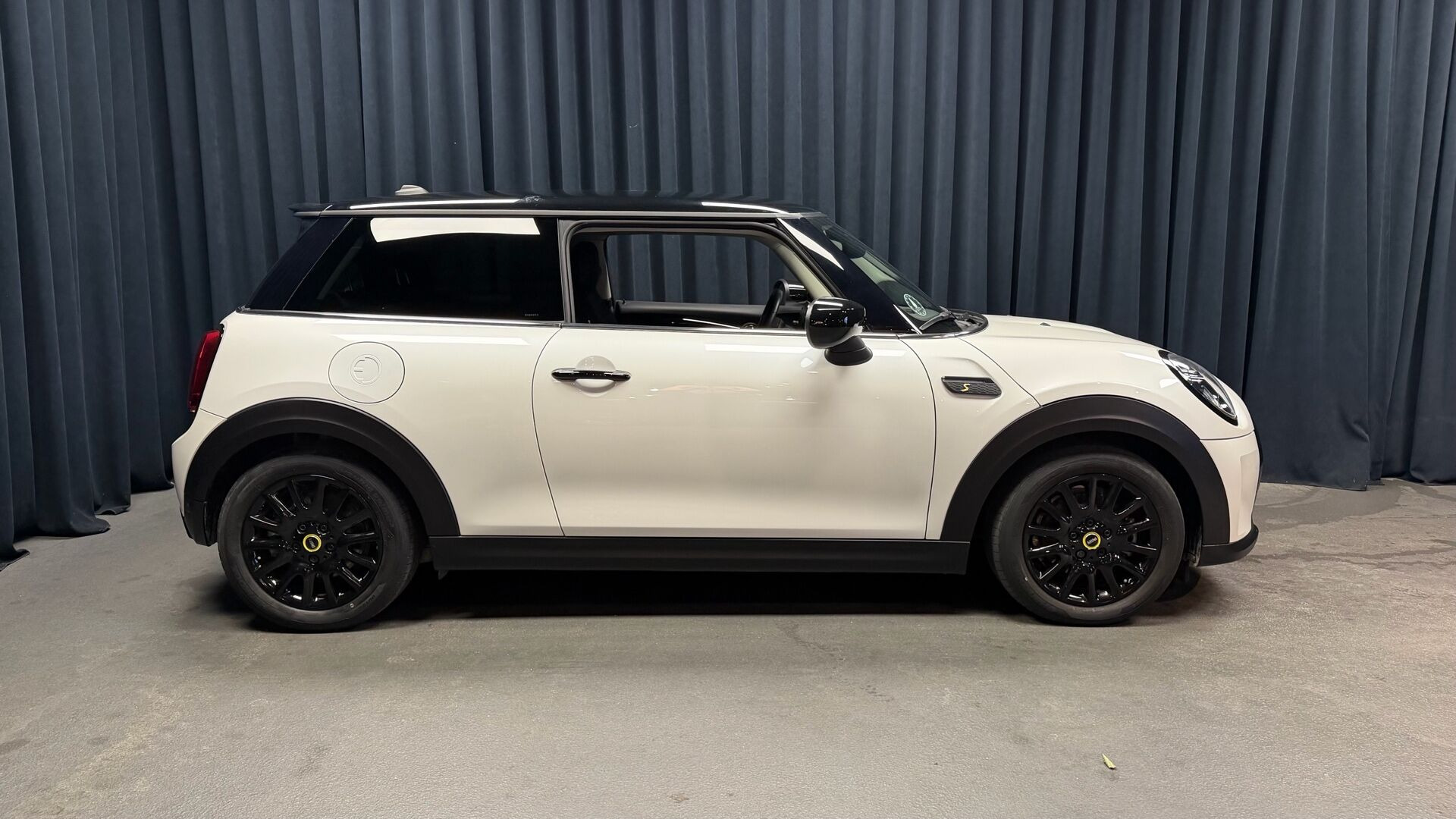 Hvid Mini Cooper fra 2023