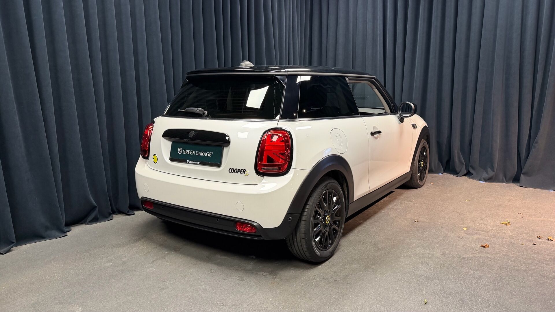 Hvid Mini Cooper fra 2023
