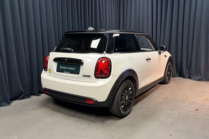 Hvid Mini Cooper fra 2023