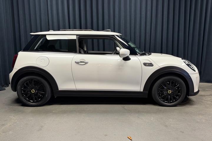 Hvid Mini Cooper fra 2023