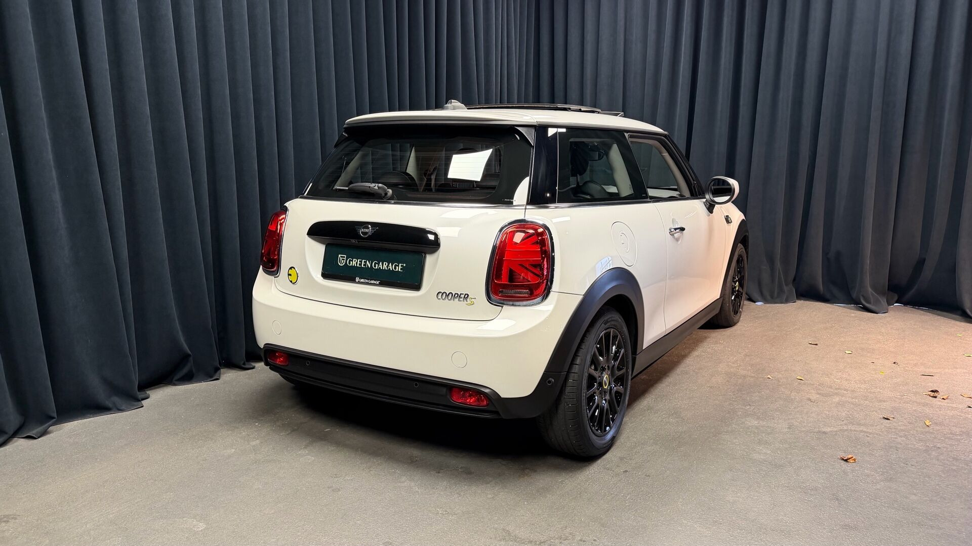 Hvid Mini Cooper fra 2023
