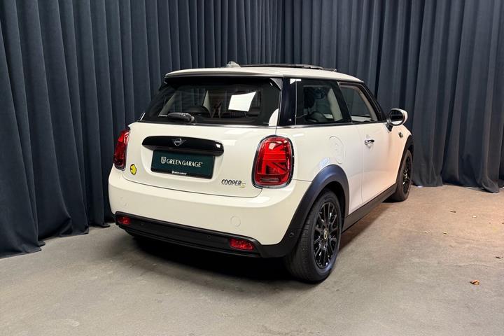 Hvid Mini Cooper fra 2023