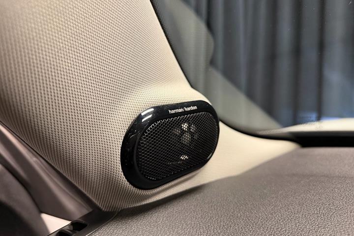 Hvid Mini Cooper fra 2023