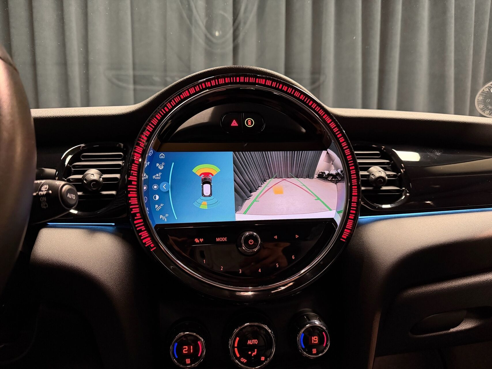 Hvid Mini Cooper fra 2023