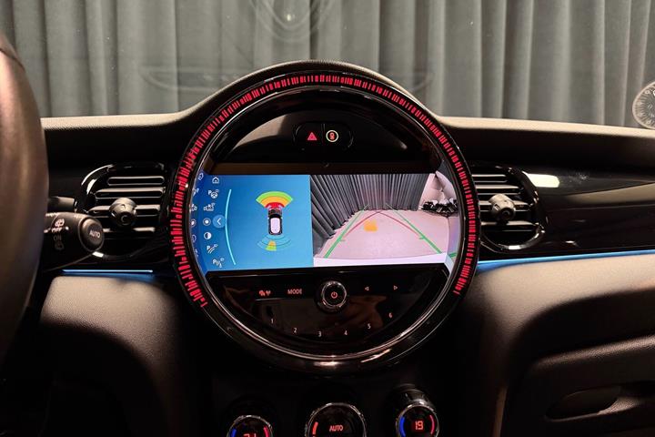 Hvid Mini Cooper fra 2023