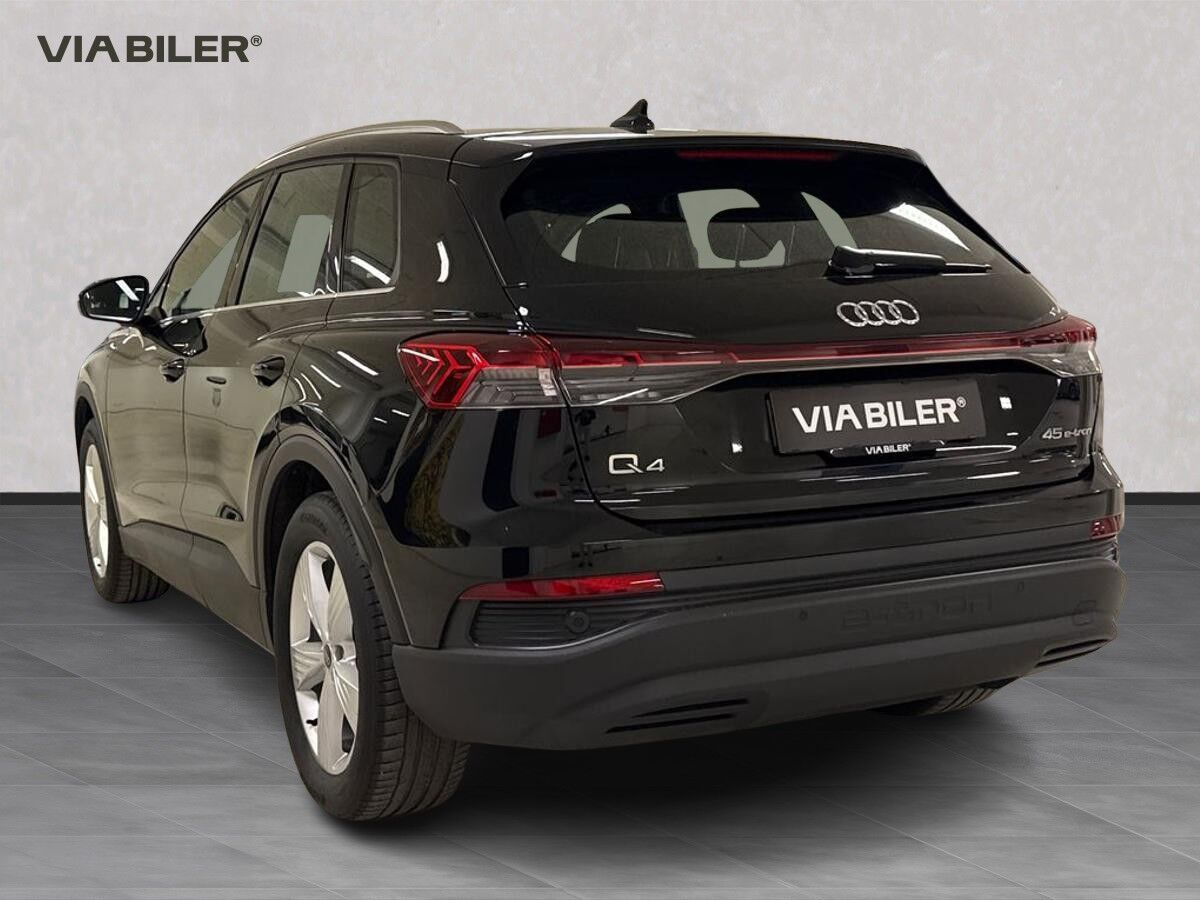 Sort Audi Q4 fra 2024