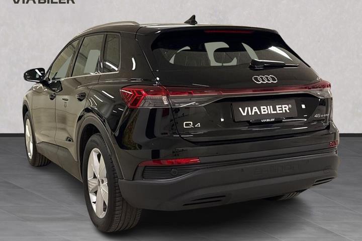Sort Audi Q4 fra 2024