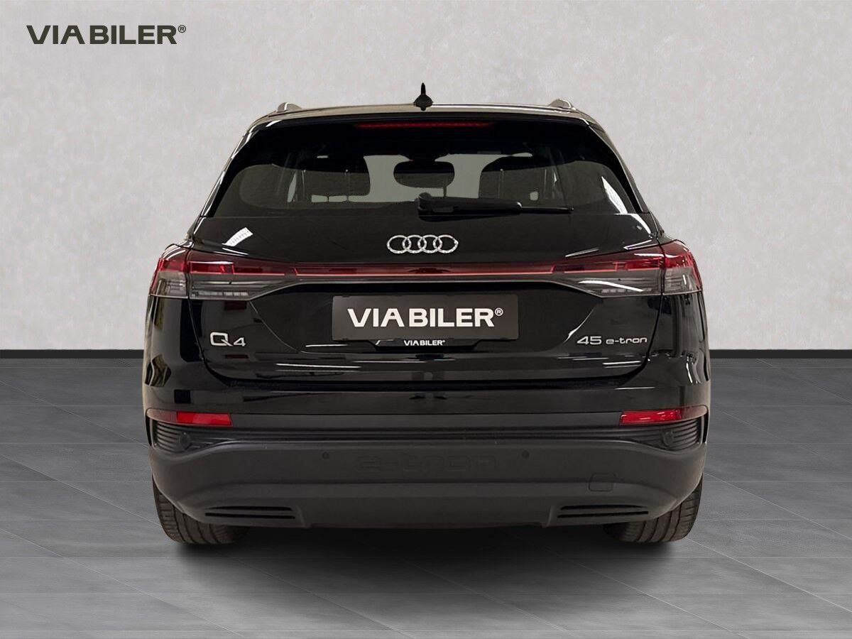 Sort Audi Q4 fra 2024