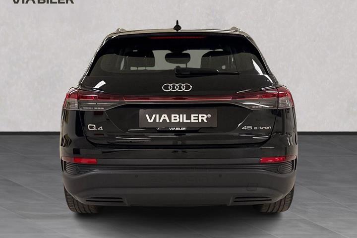 Sort Audi Q4 fra 2024