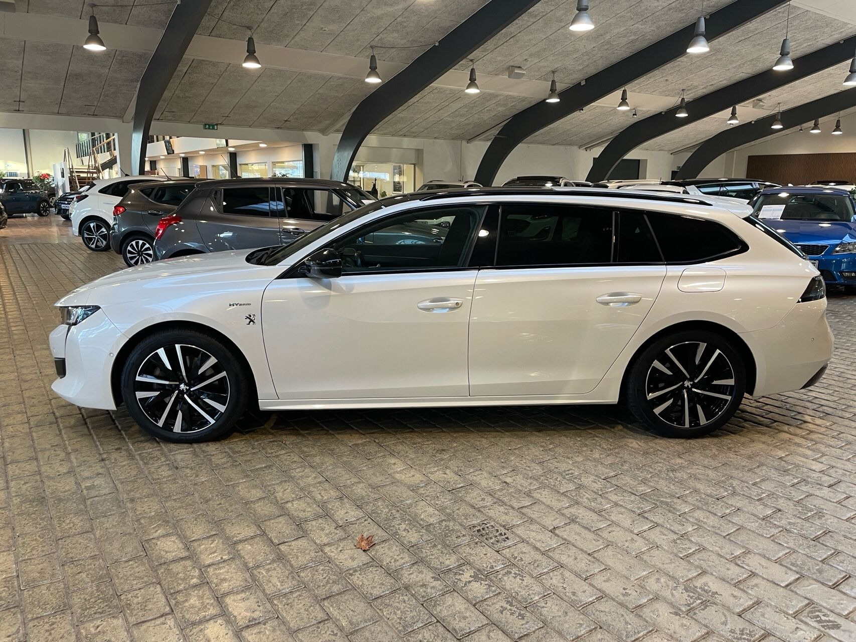 Hvid Peugeot 508 fra 2020