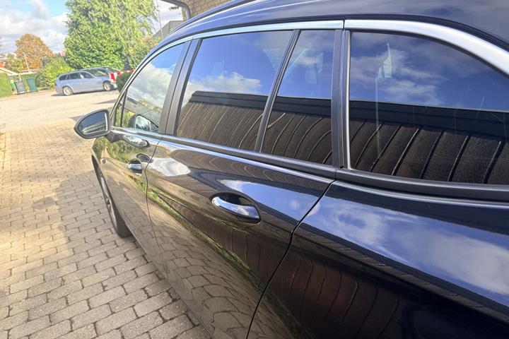 Sort Opel Astra fra 2016